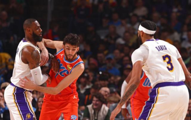 英雄联盟赛事-湖人新首发不完美！队记指出漏洞 哈姆还会变阵？